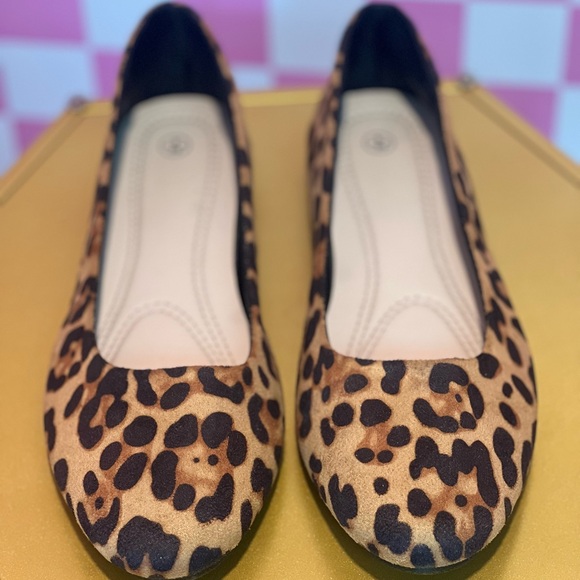 Shoes - NWT Leopard Print Women's Flats